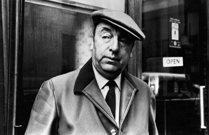 Pablo Neruda (1904-1973) poete chilien, ici a Londres en 1965  --- Pablo Neruda (1904-1973)  chilean poet, here in London in 1965