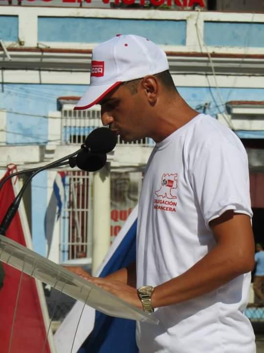 Yasiel López Seoane aceptó complacido la encomienda de ser uno de los abanderados de la delegación que representará a la provincia de Matanzas en el X Congreso de los Comités de Defensa de la Revolución (CDR)