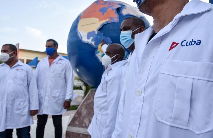 Médicos cubanos
