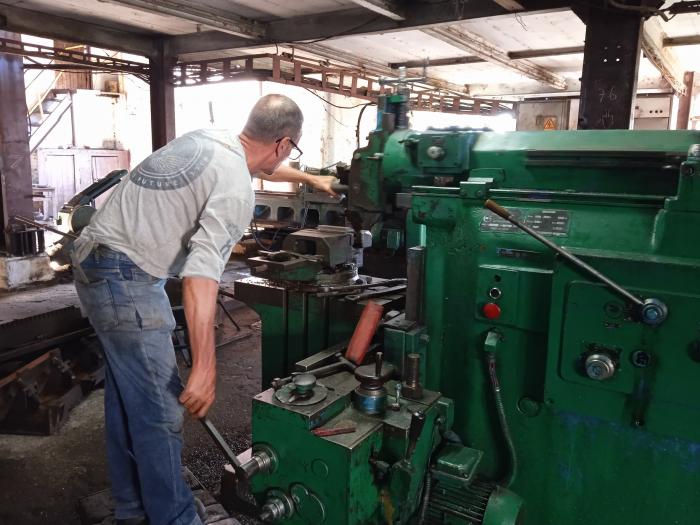 El taller de maquinado ha sido clave en la elaboración de piezas de repuesto y de otros dispositivos de la
maquinaria industrial. 