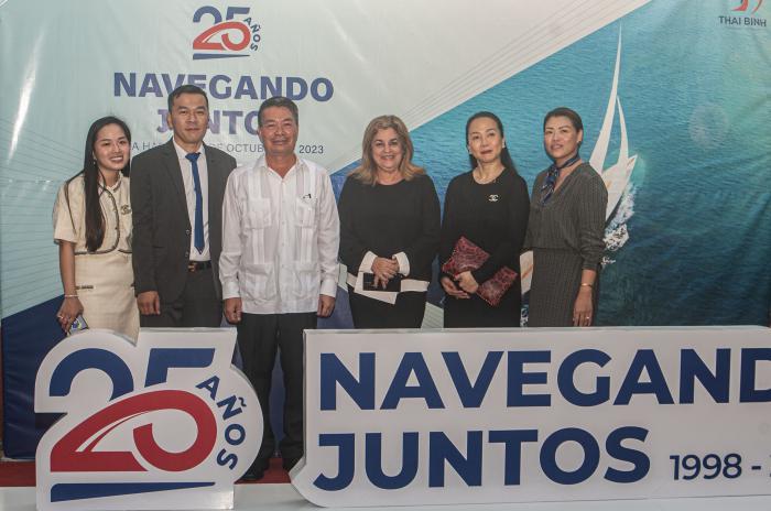 Acto por 25 Aniversario de la Empresa THAI BINH. El Embajador de Viet Nam en Cuba:Le Thanh Tung(CI)