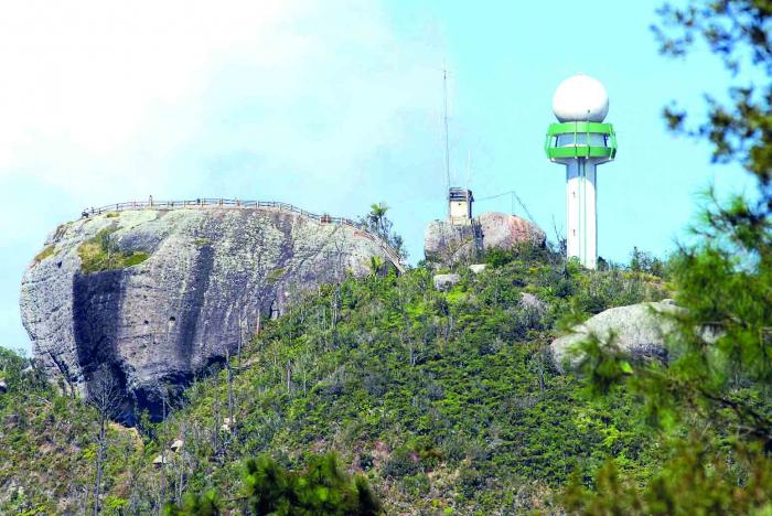 Un radar meteorológico que monitorea la zona oriental de Cuba está situado junto a la Piedra