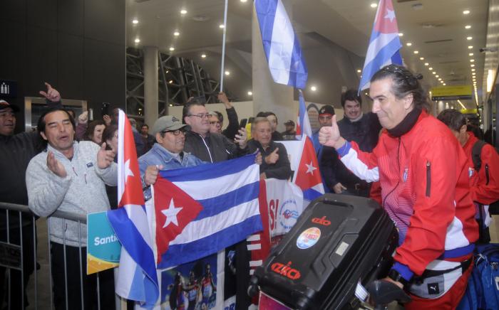Bienvenida a Santiago e Chile por grupos de solidaridad con Cuba en los XIX Juegos Panamericanos 