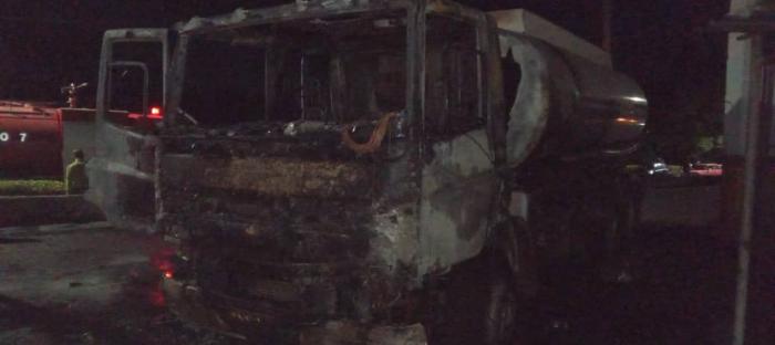 Incendio de un camión de combustible