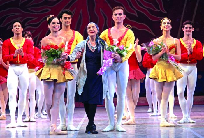 Sala Avellaneda del Teatro Nacional. A la izq de la foto la primera bailarina Viengsay Valdés.