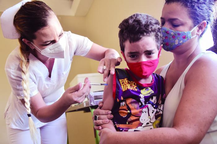 La revista Vaccines destacó que, en conjunto con su perfil de seguridad, el esquema heterólogo Soberana 02/ Soberana Plus es una excelente alternativa para la vacunación contra la COVID-19 en niños.  