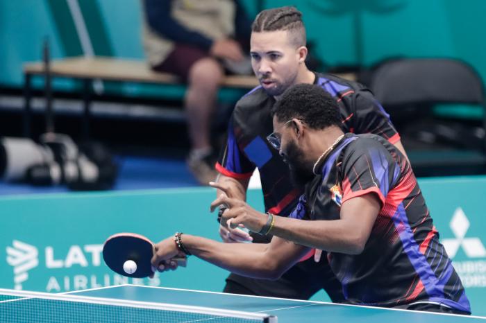 Andy Yy Moises en el doble mixto de tenis en los XIX Juegos Panamericanos Santiago de Chile 2023