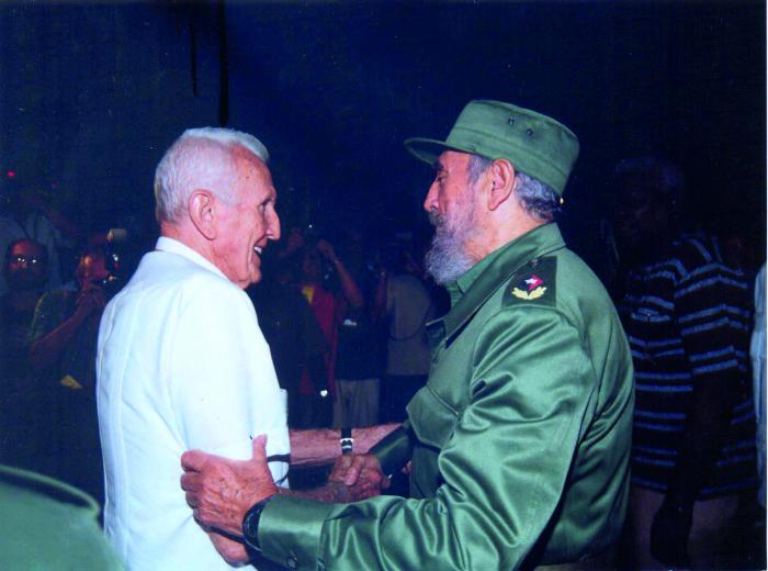 Fidel Castro y José Ramón Fernandez Alvarez   Publicada: 20/10/2007   Fid18285