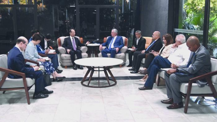Díaz-Canel comentó lo que representa el liderazgo de Xi Jinping, para China, y para el mundo. foto: estudios revolución
