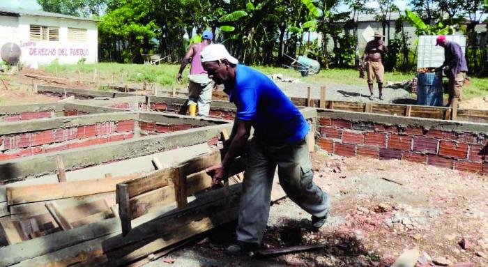 La ampliación de la escuela Orlando Nodarse constituye un reclamo de niños, padres y maestros. fotos del autor