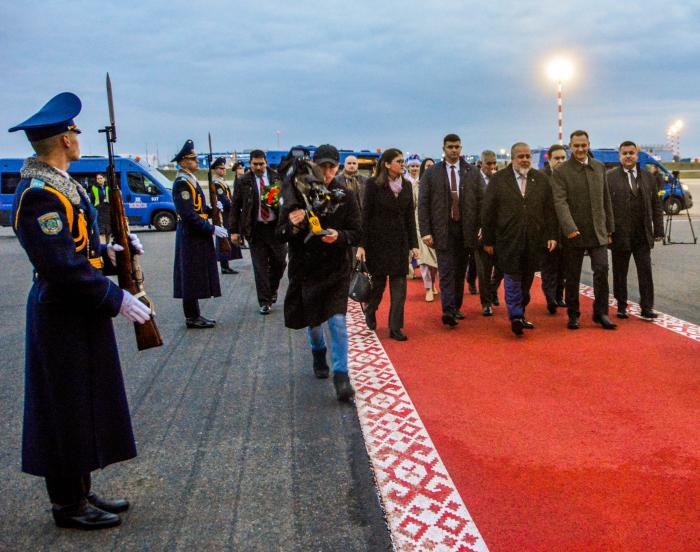 Visita de Gobierno del Primer Ministro de Cuba, Manuel Marrero Cruz a Belarus, Recibido en el aeropuerto internacional de la ciudad de Minsk