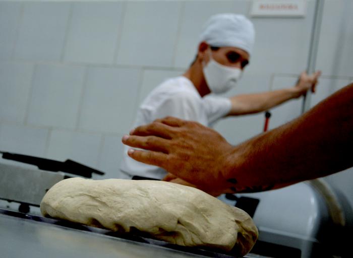 Cadena Cubana del Pan. Recorrido por diferentes unidades de esta cadena, sus producciones y resultados. Municipios como Regla, Centro Habana, Habana Vieja y plaza.