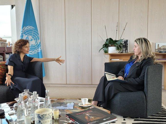 Audrey Azoulay y  Naima Trujillo