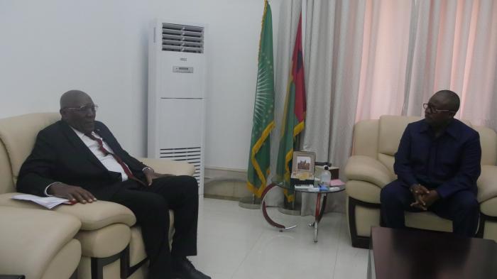 Salvador Valdez Mesa y el Presidente de la República de Guinea Bissau