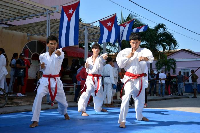 Exhibición de karate en Ciego de Ávila, sede del Acto Nacional por el Día de la Cultura Física y la Recreación