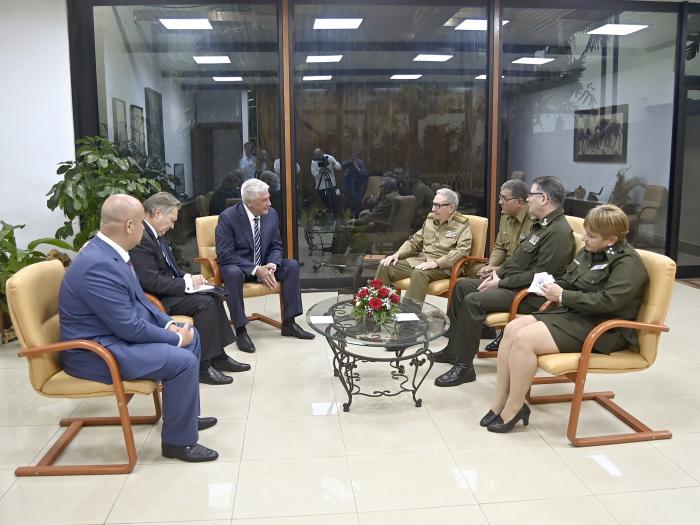 Recibe Raúl al Ministro del Interior de Rusia
