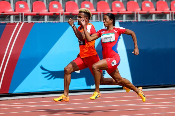 Omara Durand Elias, de Cuba, compite en la semifinal de 100 metros T12 en el atletismo de los VII Juegos Parapanamericanos Santiago 2023