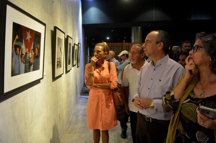 Una exposición fotográfica en homenaje a la obra del Comandante en Jefe Fidel Castro Ruz, El Instante Preciso,  fue inaugurada en el memorial José Martí en la Plaza de la Revolución