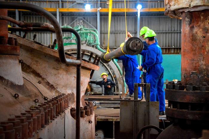 Trabajos de montaje de la turbina del bloque dos de la Central Termoeléctrica Lidio Ramón Pérez, de Felton, en el municipio de Mayarí, provincia de Holguín, Cuba