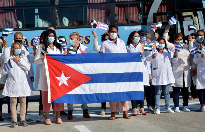 Llega a cuba Brigada media Henry Reeve de médicos y personal de la salud de Emiratos Árabes Unidos