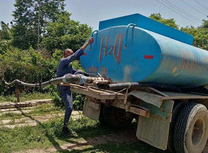 Por medio de pipas, el suministro de agua en Las Tunas llega a más de 100 000 habitantes, de 487 comunidades.