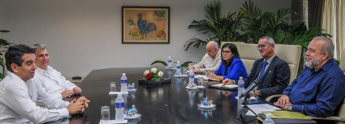 El Primer Ministro de Cuba, Marrero Cruz recibe en la sede del Consejo de Ministros del Palacio de la Revolución al Sr Javier Botín, Presidente  y Consejero Delegado del JB Capital Markets