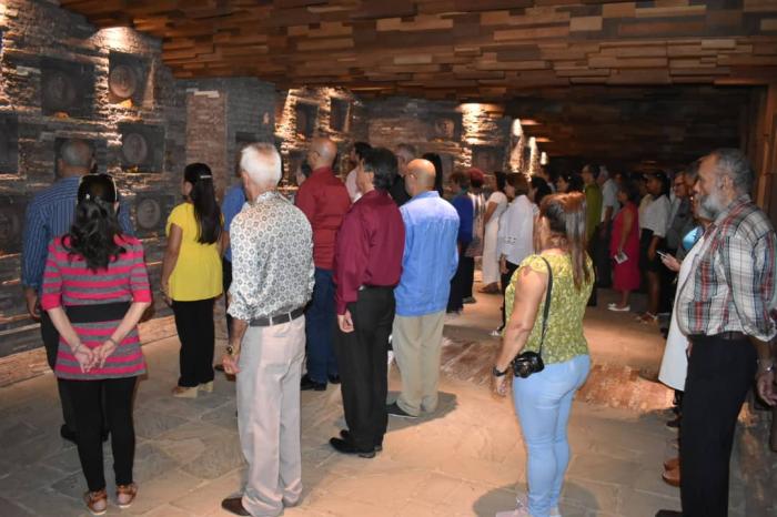 Como parte de las actividades del evento, los participantes rindieron tributo al Che y sus compañeros de lucha.