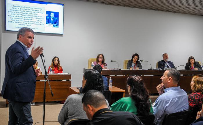 Comisión de Atención a los Servicios