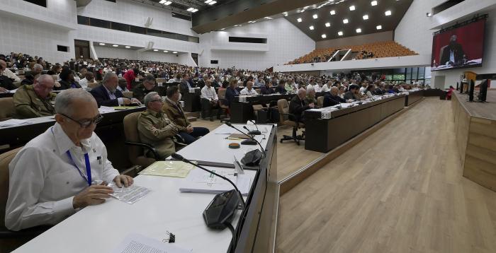 El General de Ejército Raúl Castro Ruz, líder de la Revolución Cubana, acompañó la primera jornada de sesiones. foto: estudios revolución
