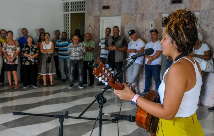 Celebrando el aniversario del periódico