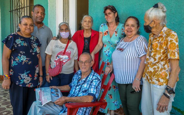 Visita de los trabajadores del Periódico Granma al Héroe del trabajo Issac Hernández Vila