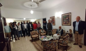 Jovenes de la India dan millones de firmas 