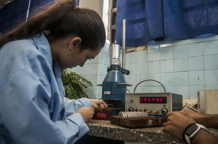 Instituto Superior de Tecnología y Ciencias Aplicadas (INSTEC). Absorción Beta en aluminio