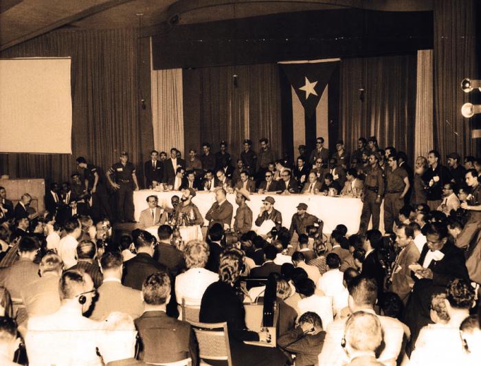 Conferencia Internacional de Prensa organizada por el Colegio Nacional de Periodistas de Cuba, en uno de los momentos en que el doctor Fidel Castro respondía a preguntas formuladas por periodistas norteamericanos. (Hotel Nacional12)

Fid10588