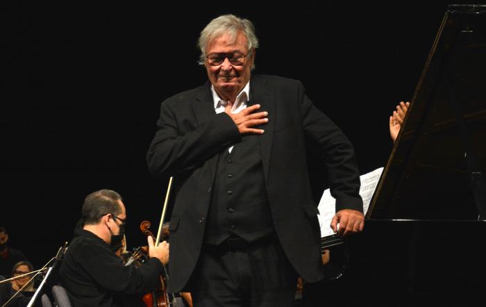 José María Vitier, una de las figuras que engrandecerán estos días de buena música.  foto: Ricardo López Hevia 	