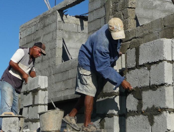 En 2024 se prevé la terminación de alrededor de 16 300 inmuebles, teniendo muy
presente la ruralidad, las madres con tres o más hijos y las células básicas habitacionales.
FOTO: JORGE LUIS MERENCIO CAUTÍN