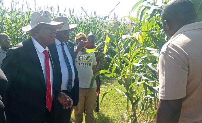 El miembro del Buró Político visitó la finca Pricabe, un lugar que potencia el uso de la ciencia, la tecnología y la innovación, para mejorar los resultados productivos. foto: estudios revolución