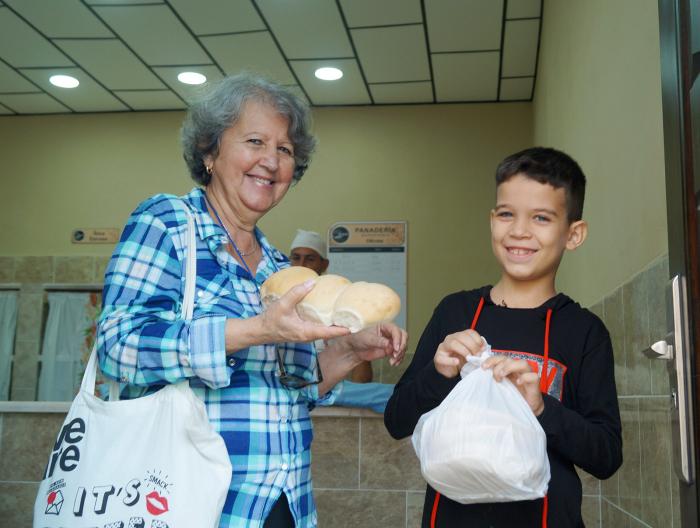 La dinámica demográfi ca tiene impacto en todas las esferas de la vida económica y
social del país, desde las familias hasta las instituciones