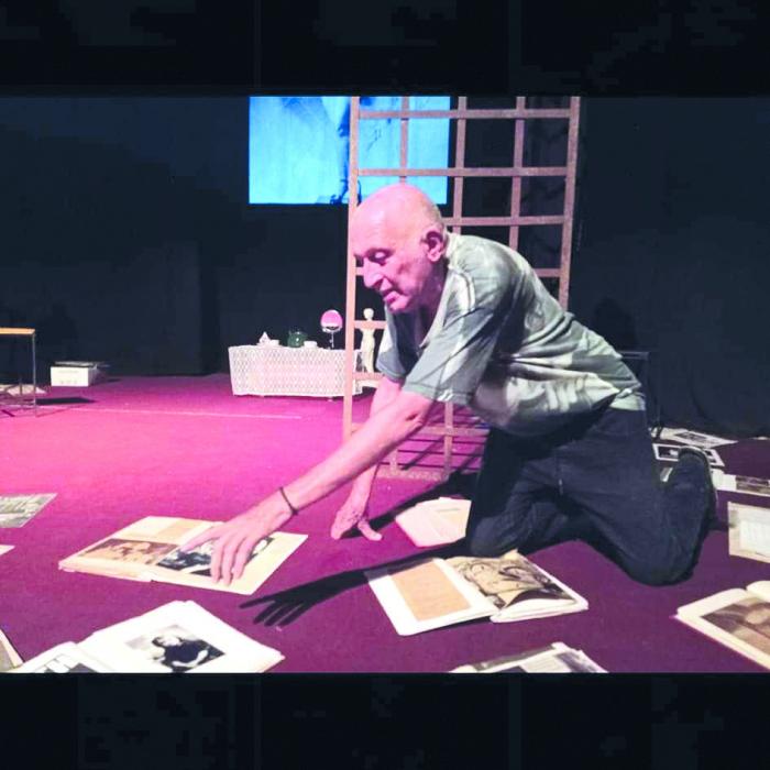 Silverio, creador del Mejunje, en la escena del lugar. 
Foto: Tomada de la Página de Facebook del centro cultural