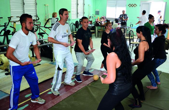 Junto al NeuroEPO y otras experiencias, la rehabilitación integral de los pacientes cubanos con Ataxia ha permitido una mejoría significativa en los síntomas motores cerebelosos, en velocidad de la marcha, la postura y la coordinación. 