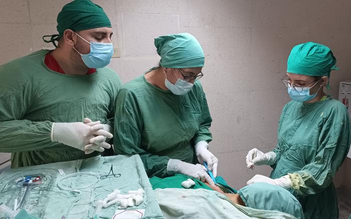 El pequeño salón creado para realizar los procedimientos de la nefrología intervencionista da respuesta inmediata a la colocación de catéteres. foto: Cortesía del Servicio de Hemodiálisis