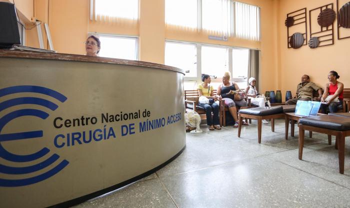 El Centro Nacional de Cirugía de Mínimo Acceso está llamado a convertirse, como aspiración para este
2024, en el primer hospital «sin papeles». FOTO: YANDER ZAMORA