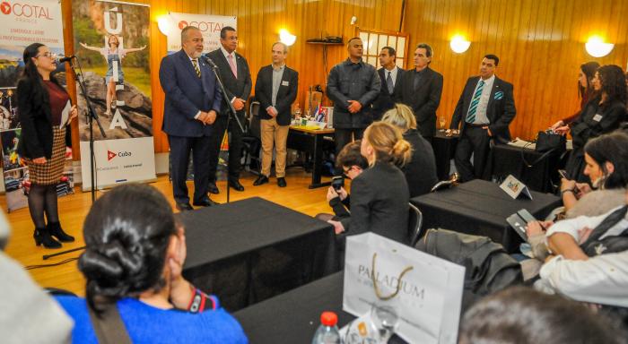 Evento de la confederación de organizaciones Turísticas de América Latina COTAL celebrado en el salón de la Embajada de Cuba en París, con la presencia del Primer Ministro, Manuel Marrero Cruz
