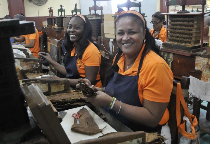Una de las áreas de especial atención del Programa Nacional para el Adelanto de las Mujeres está en el
empoderamiento económico.