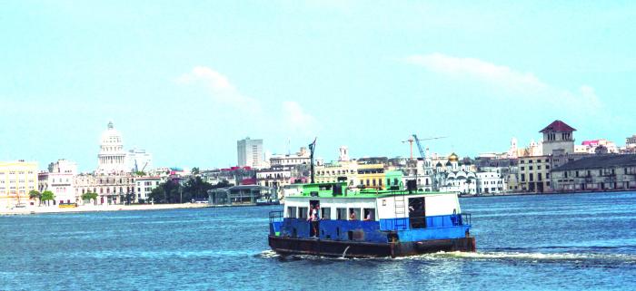 Cinco de las embarcaciones están fuera de servicio por problemas técnicos, lo que ha afectado las conexiones para la movilidad de los pasajeros. 
foto: Juvenal Balán Neyra	