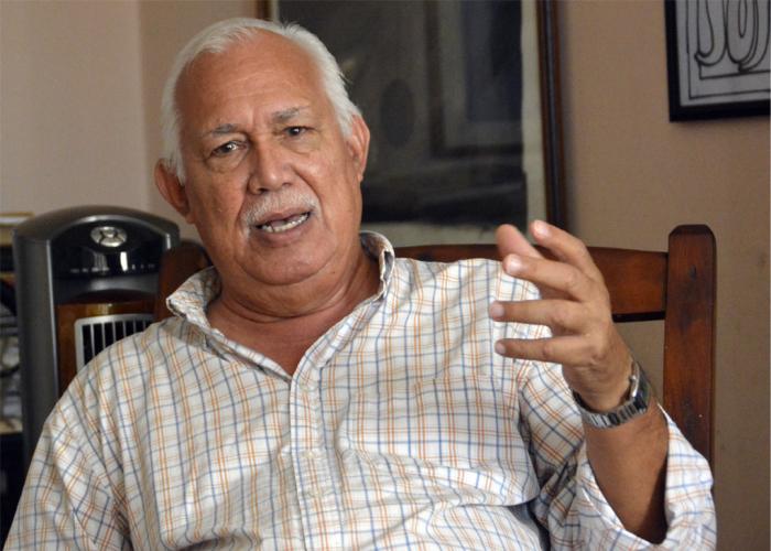El escritor Francisco López Sacha. foto: Juvenal Balán