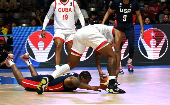 Baloncesto M Cuba vs EEUU Ventana America Jasiel Rivero