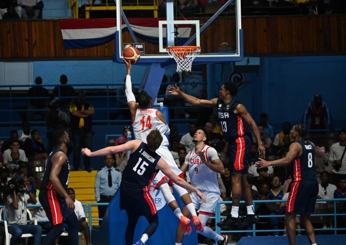 Baloncesto M Cuba vs EEUU Ventana America Jasiel Rivero
