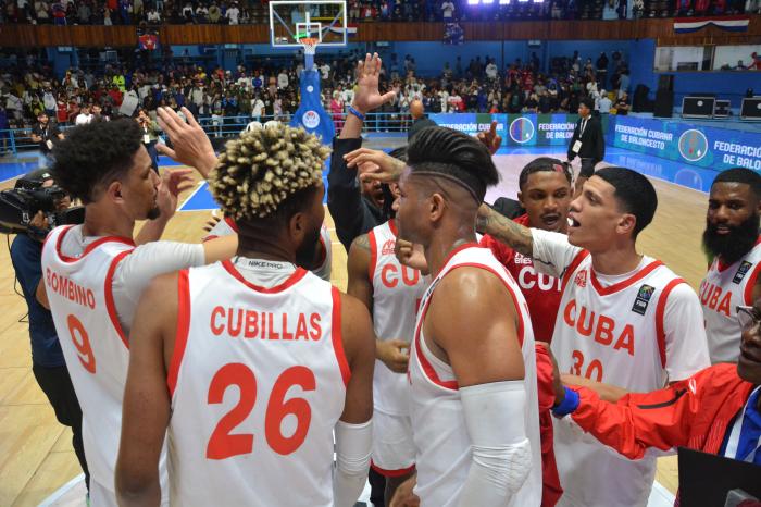 Baloncesto M Cuba vs EEUU Ventana America Jasiel Rivero