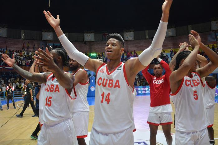 Baloncesto M Cuba vs EEUU Ventana America Jasiel Rivero